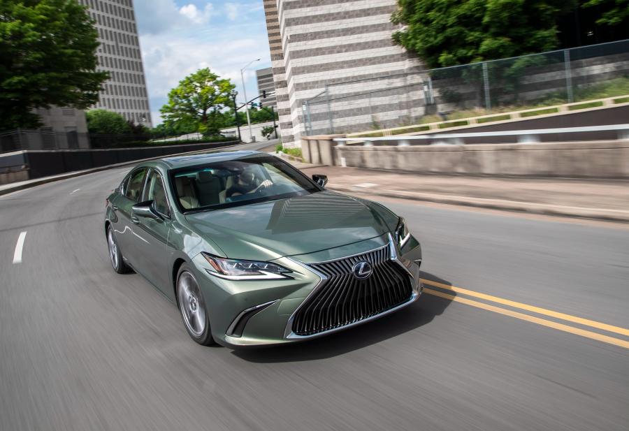  Lexus ES300h 2018 года  (NA) (фото 8 из 41)